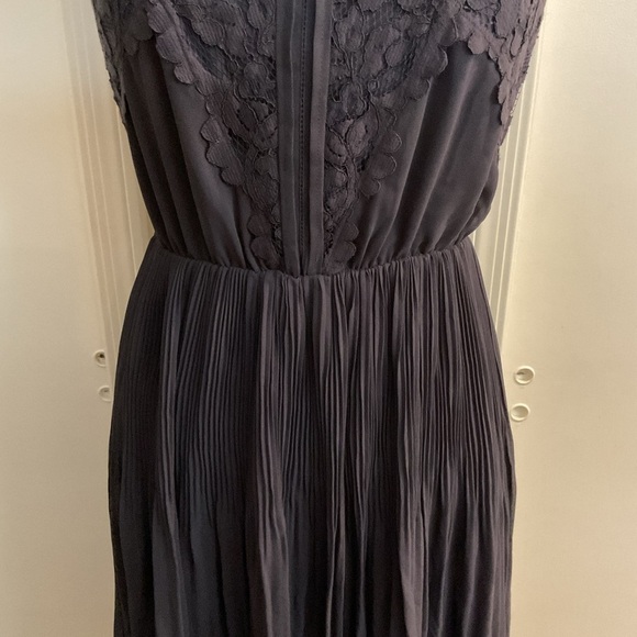 🤍NWT Navy Blue Pleated Chiffon Dress - Picture 3 of 5